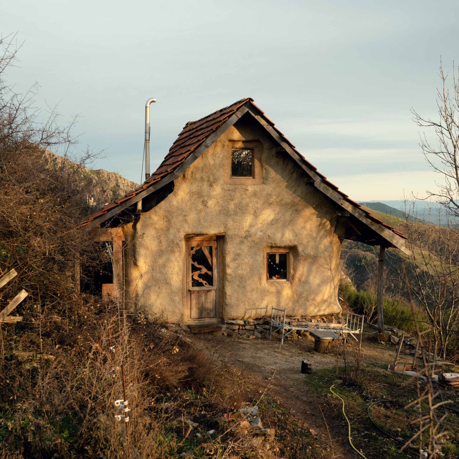 maison-terre-paille-ardeche-2023